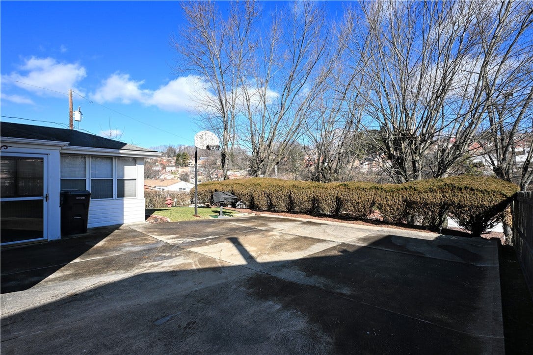 5015 Elmwood Dr, Pittsburgh, PA 15227 5015 Elmwood Dr, Pittsburgh, PA 15227