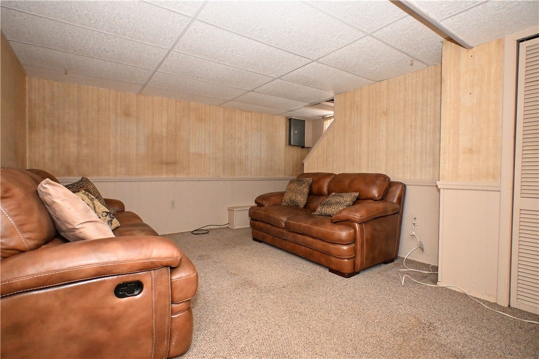 5015 Elmwood Dr, Pittsburgh, PA 15227 5015 Elmwood Dr, Pittsburgh, PA 15227