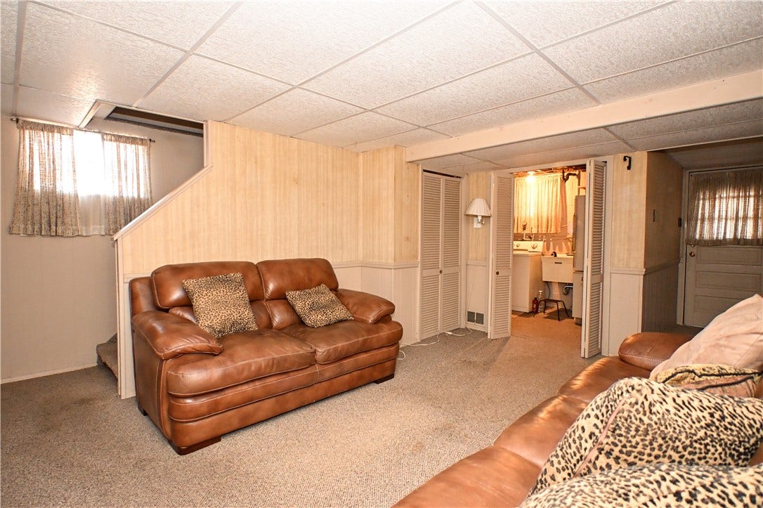 5015 Elmwood Dr, Pittsburgh, PA 15227 5015 Elmwood Dr, Pittsburgh, PA 15227