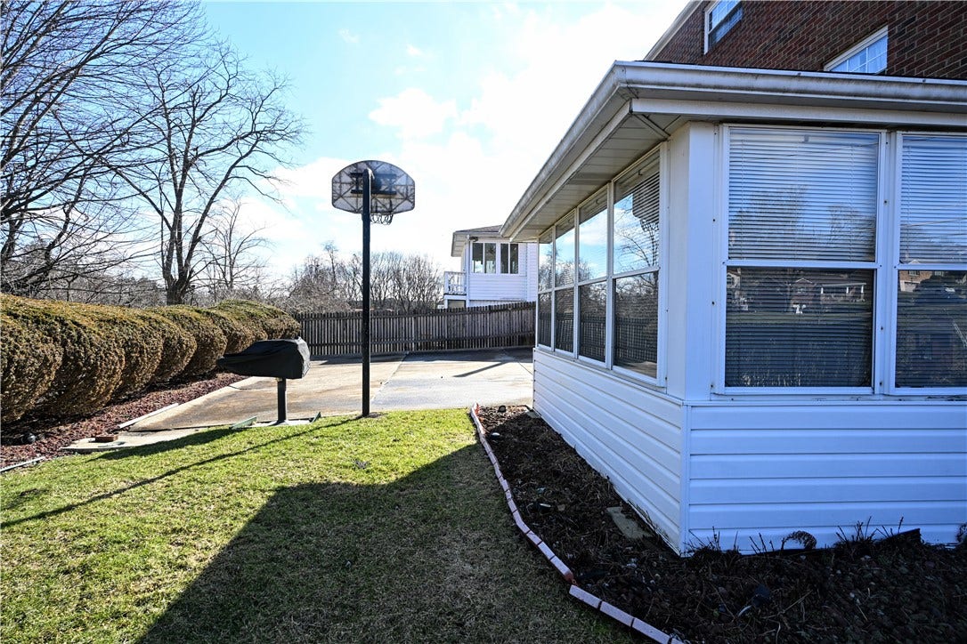 5015 Elmwood Dr, Pittsburgh, PA 15227 5015 Elmwood Dr, Pittsburgh, PA 15227