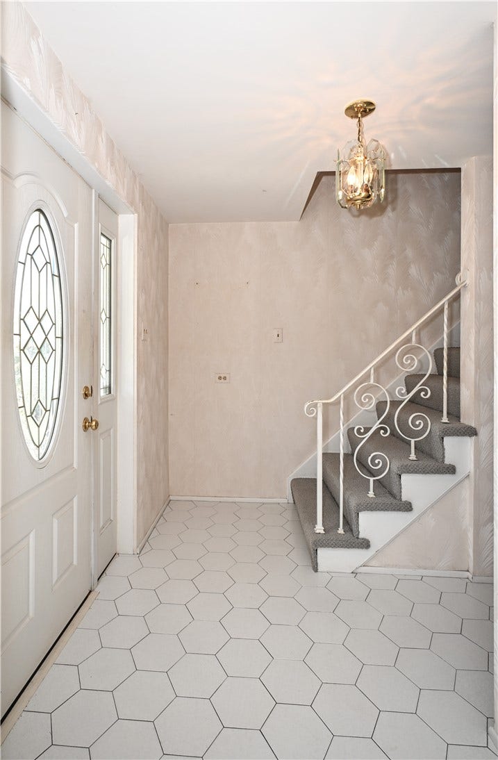 5015 Elmwood Dr, Pittsburgh, PA 15227 5015 Elmwood Dr, Pittsburgh, PA 15227