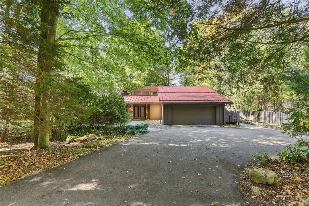 182 South Peninsula Drive, Central City, PA 15926