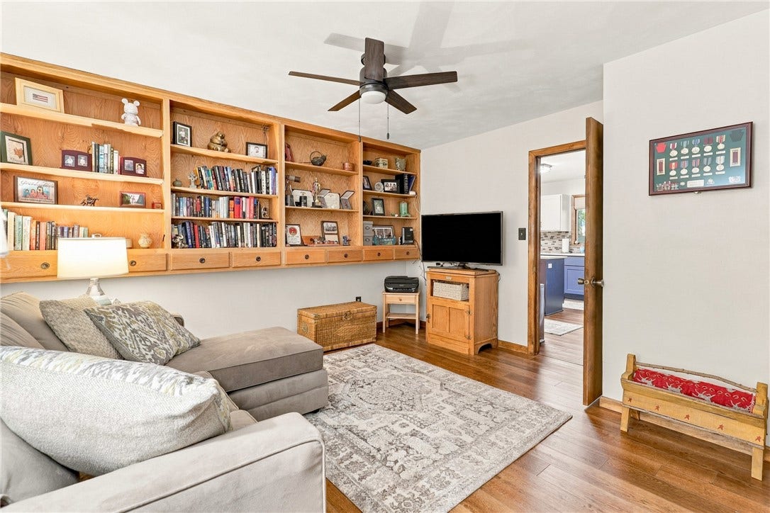 182 South Peninsula Drive, Central City, PA 15926