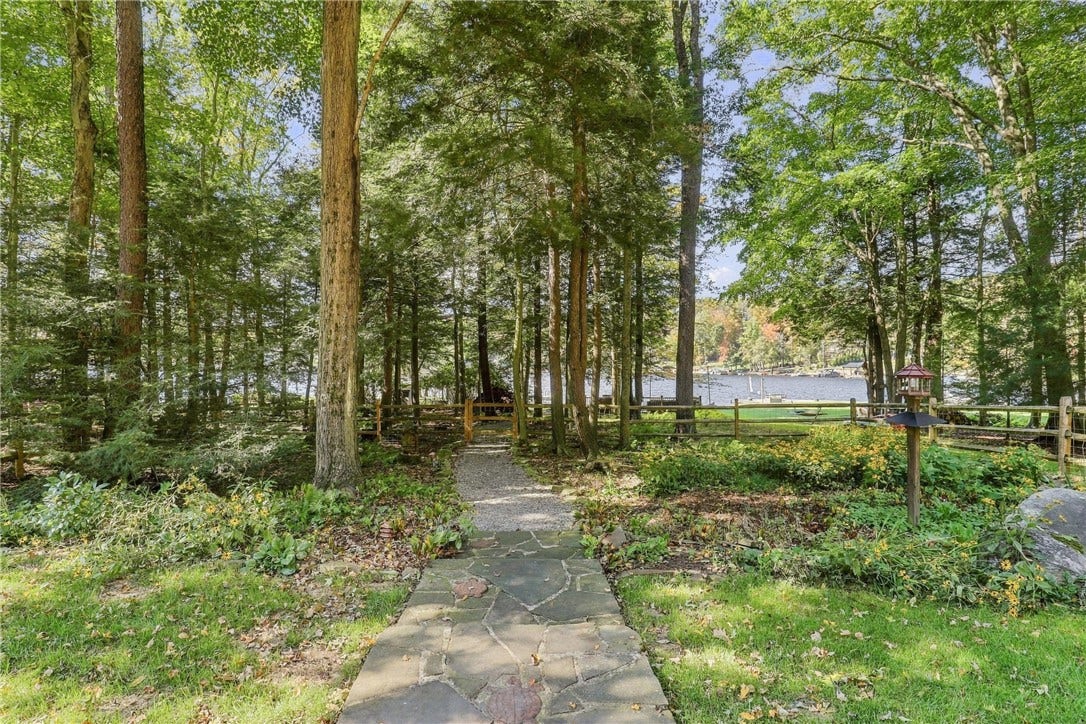 182 South Peninsula Drive, Central City, PA 15926