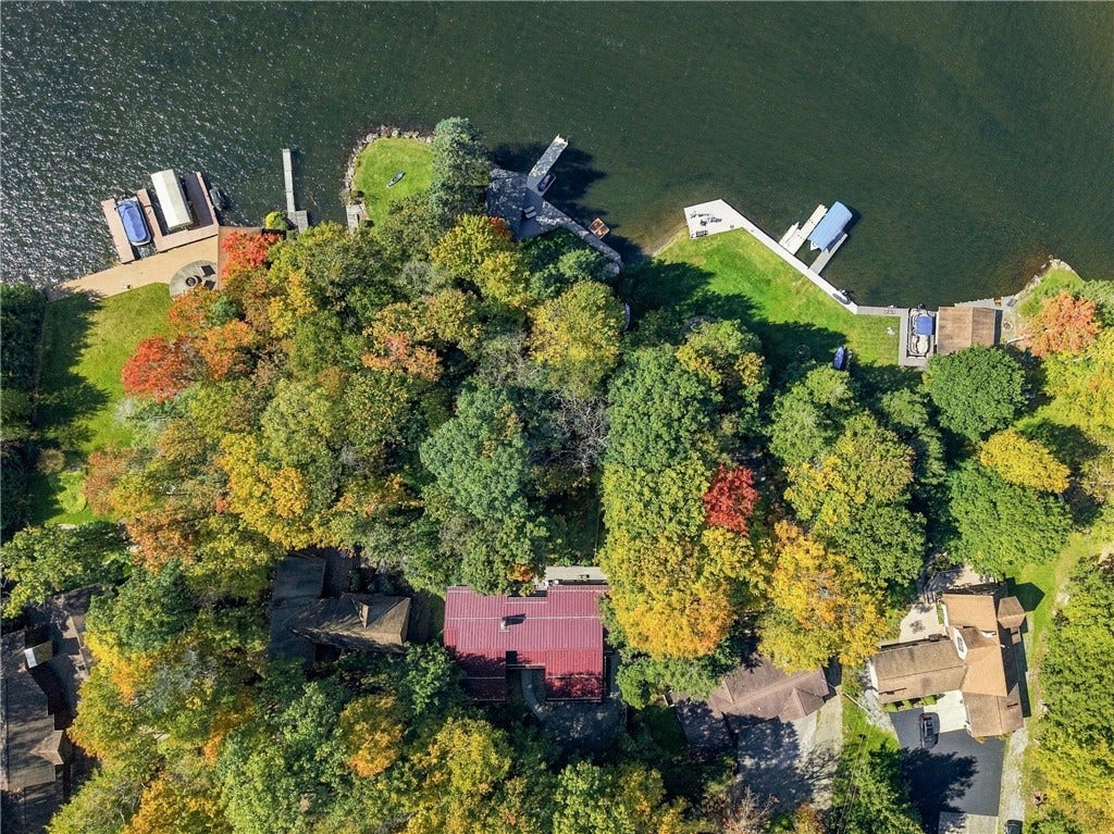 182 South Peninsula Drive, Central City, PA 15926