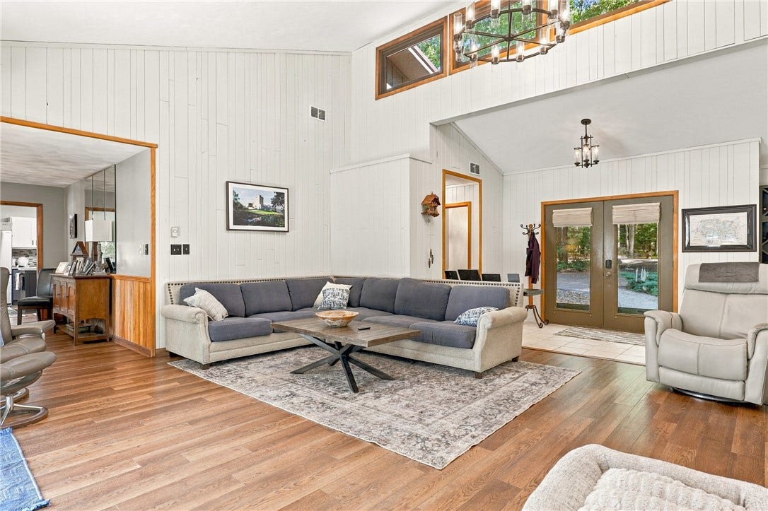 182 South Peninsula Drive, Central City, PA 15926