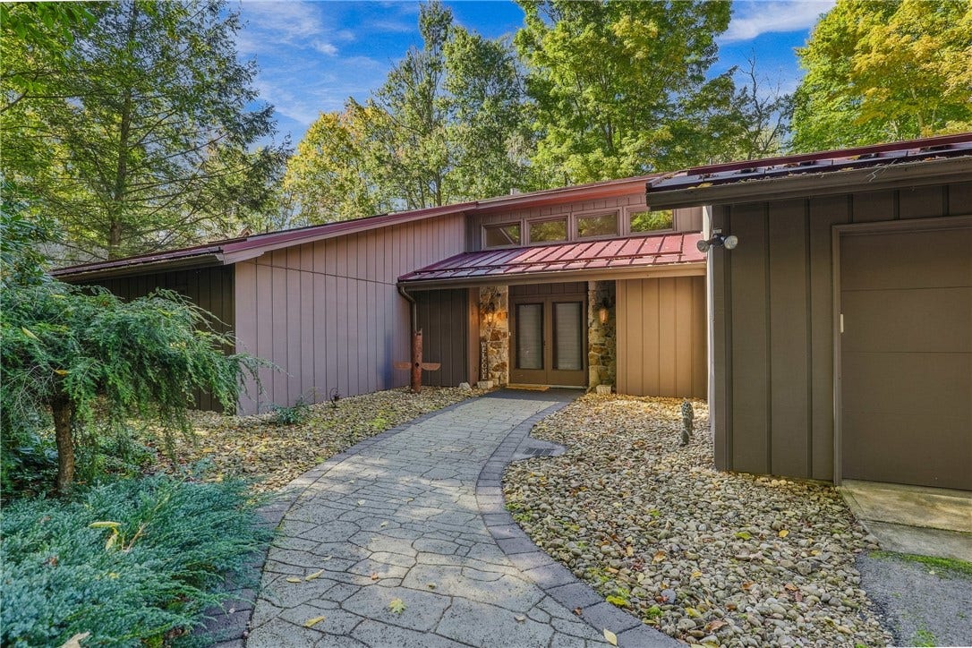 182 South Peninsula Drive, Central City, PA 15926