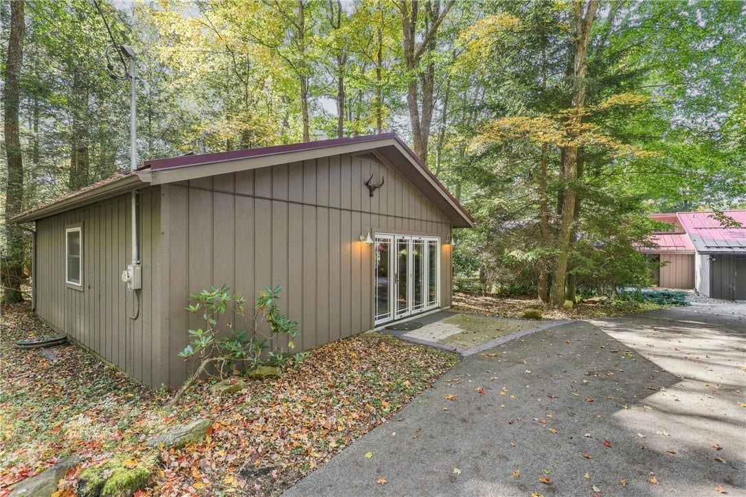 182 South Peninsula Drive, Central City, PA 15926