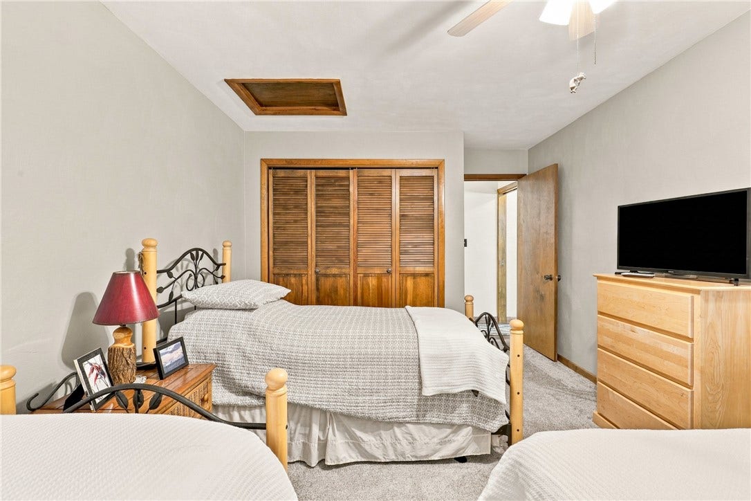 182 South Peninsula Drive, Central City, PA 15926