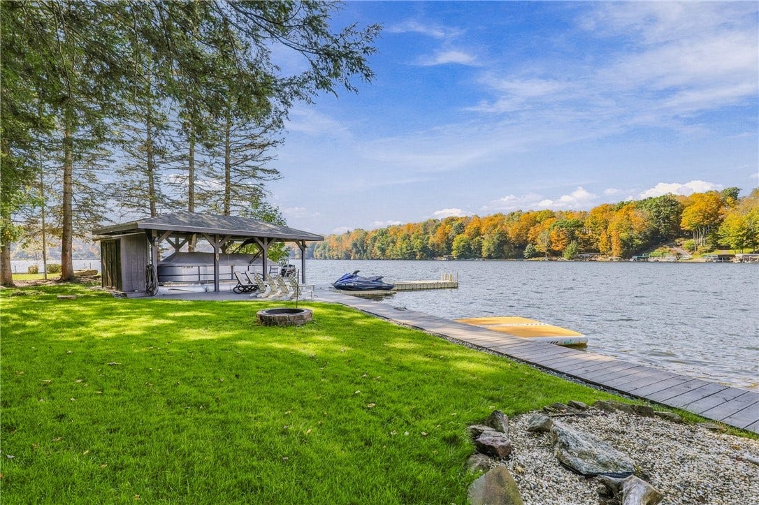 182 South Peninsula Drive, Central City, PA 15926