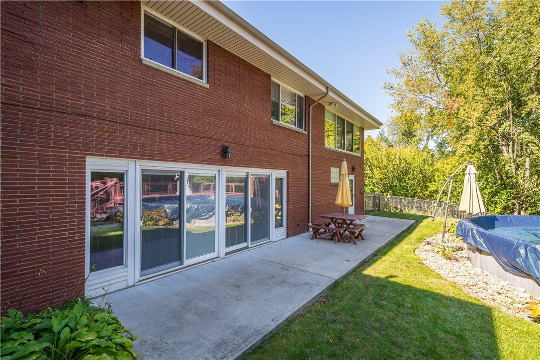 4742 Jewel Dr, Pittsburgh, PA 15236 A perfect patio space.