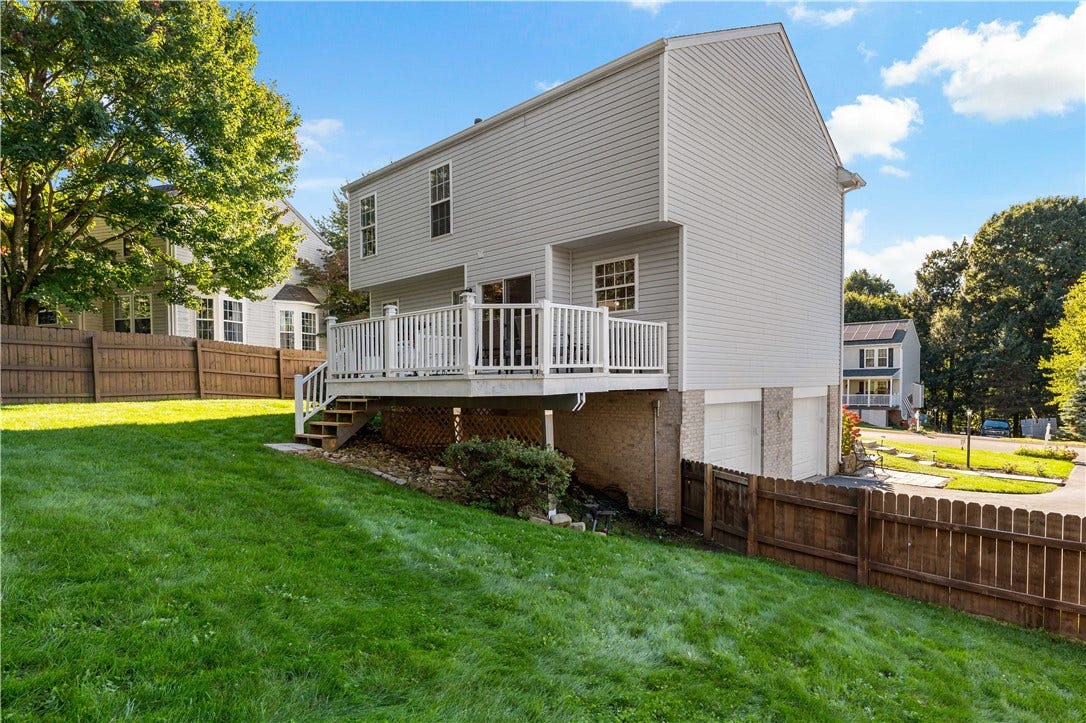 422 Sherwood Dr, Beaver, PA 15009