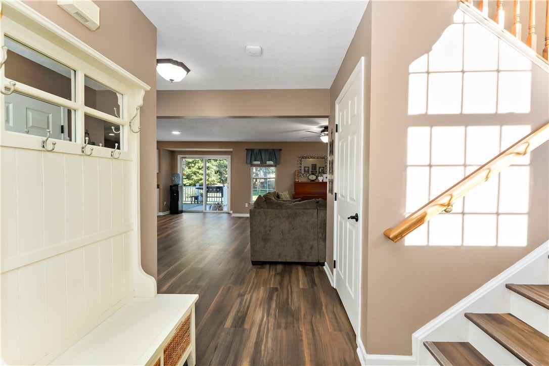 422 Sherwood Dr, Beaver, PA 15009