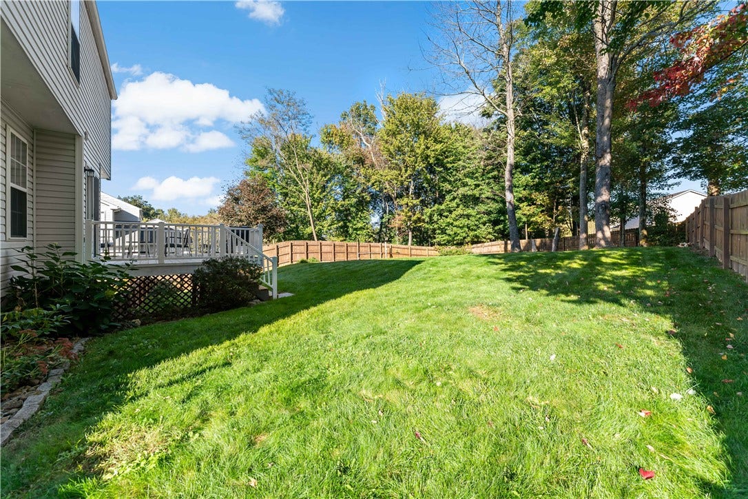 422 Sherwood Dr, Beaver, PA 15009