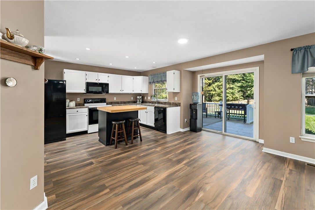 422 Sherwood Dr, Beaver, PA 15009