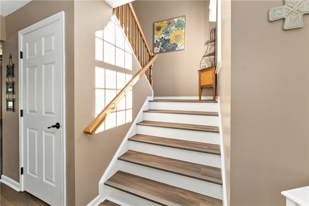 422 Sherwood Dr, Beaver, PA 15009
