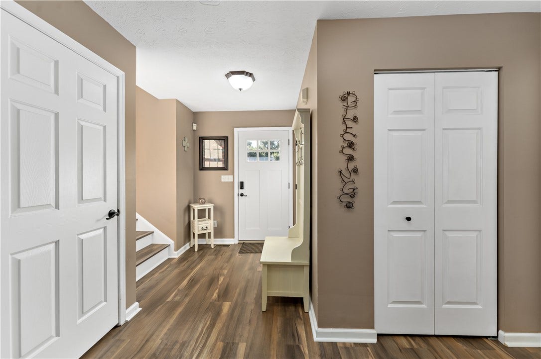 422 Sherwood Dr, Beaver, PA 15009