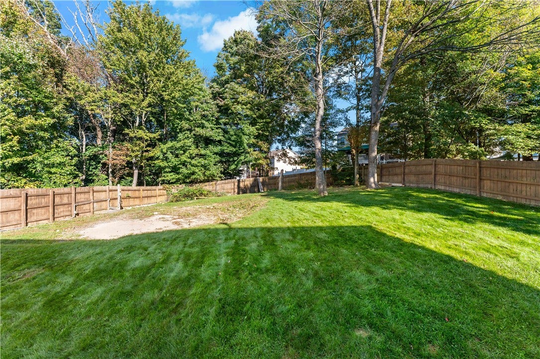 422 Sherwood Dr, Beaver, PA 15009