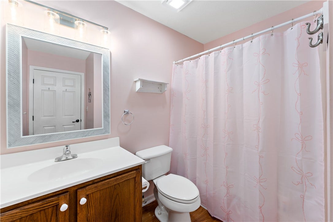 422 Sherwood Dr, Beaver, PA 15009