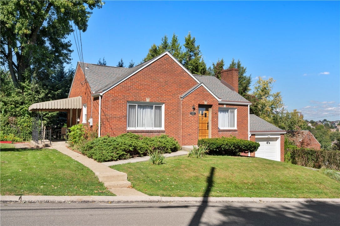 3942 Lawnview Ave, Pittsburgh, PA 15227 Sidewalk from street with only 1 step into the home from the side patio - right into the kitchen! Great for groceries!!!