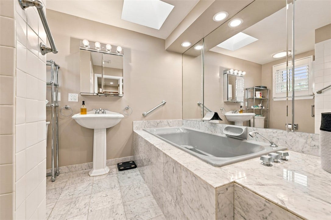 821 Jonathan Dr, Bethel Park, PA 15102 821 Jonathan Dr, Bethel Park, PA 15102