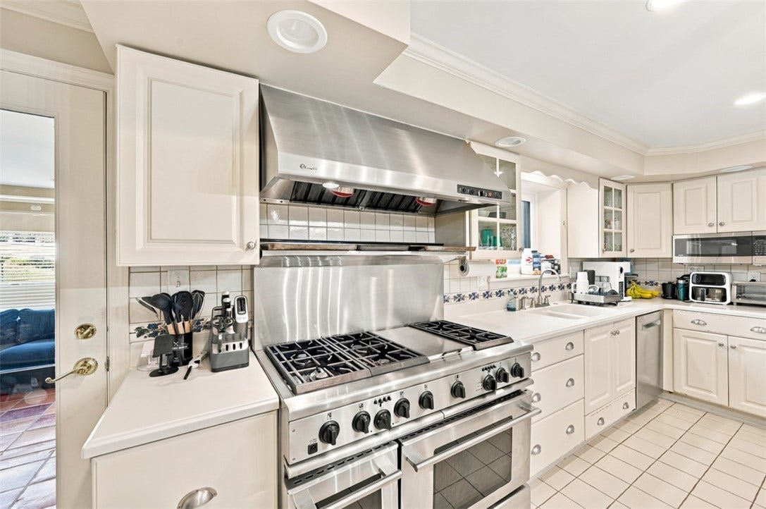 821 Jonathan Dr, Bethel Park, PA 15102 821 Jonathan Dr, Bethel Park, PA 15102