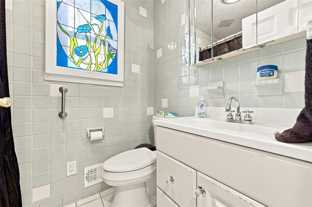 821 Jonathan Dr, Bethel Park, PA 15102 821 Jonathan Dr, Bethel Park, PA 15102