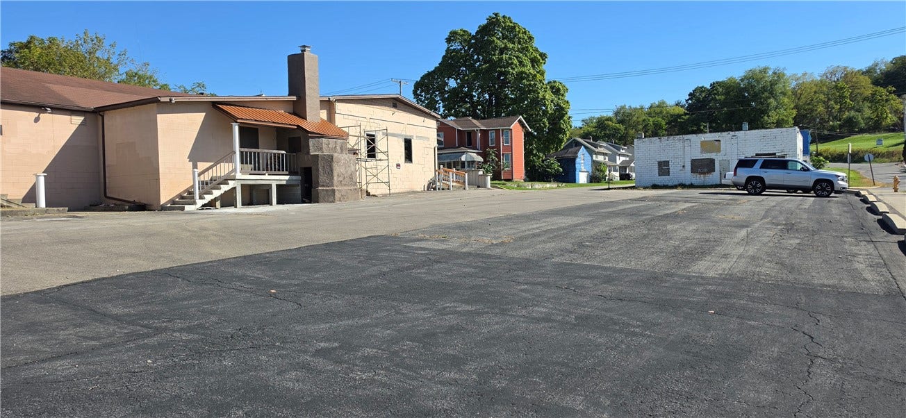 210 S Ray St, New Castle, PA 16101 210 S Ray St, New Castle, PA 16101