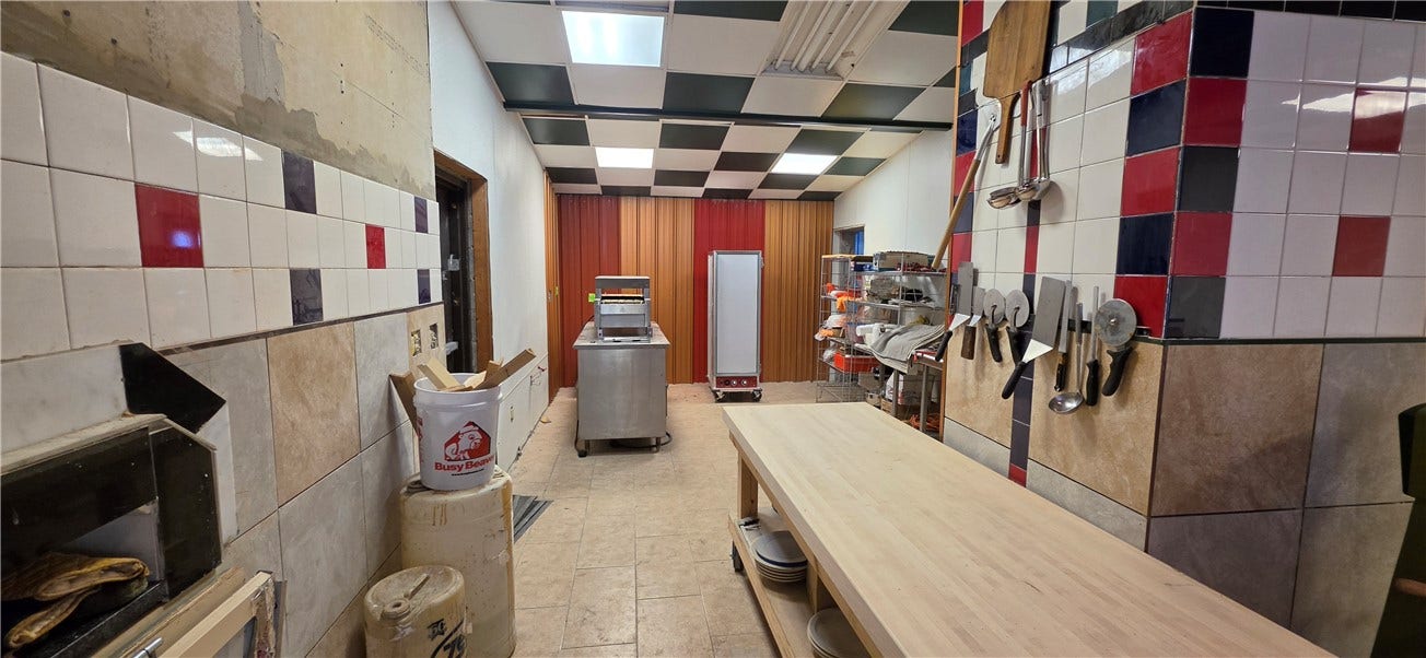 210 S Ray St, New Castle, PA 16101 210 S Ray St, New Castle, PA 16101