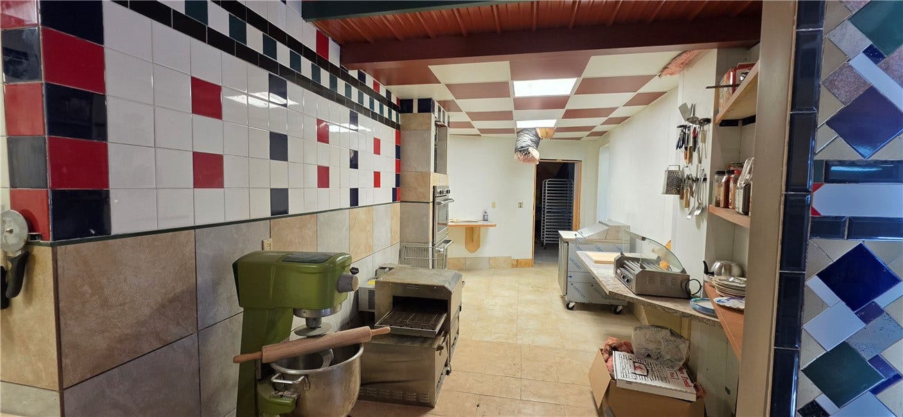 210 S Ray St, New Castle, PA 16101 210 S Ray St, New Castle, PA 16101