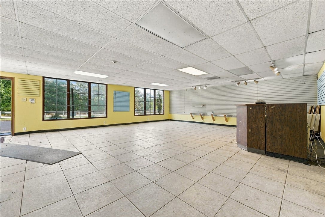 3749 W State St, Edinburg, PA 16116