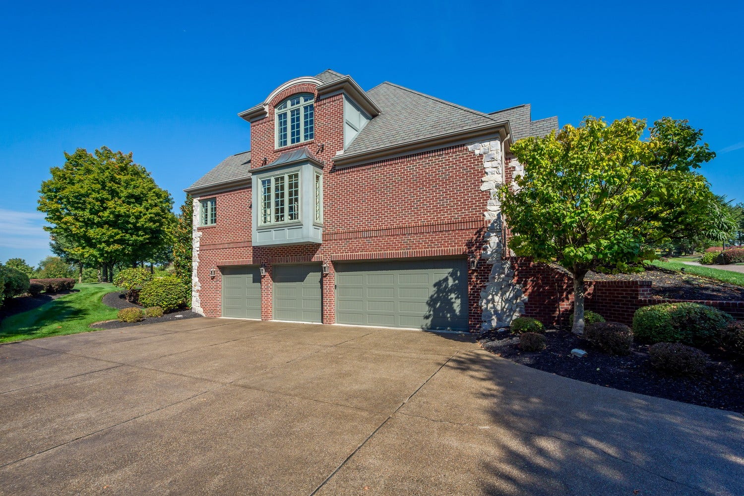 1085 St Mellion Drive, Presto, PA 15142
