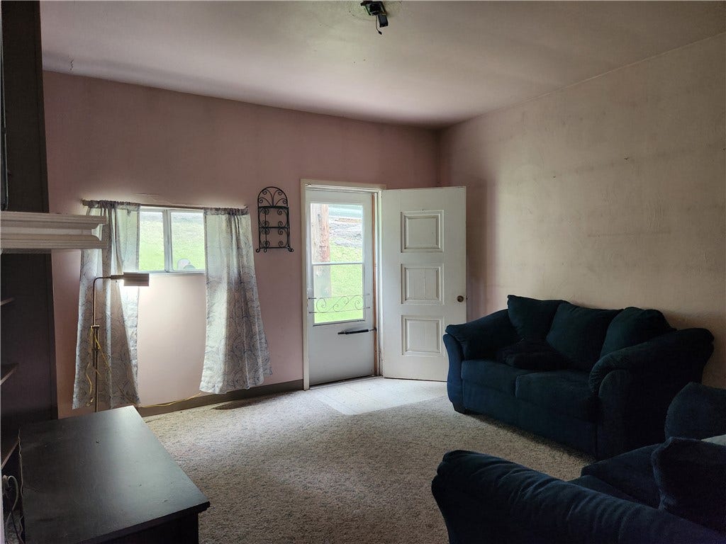 5623-5625 Carnegie St, Pittsburgh, PA 15201 5623 Living Room