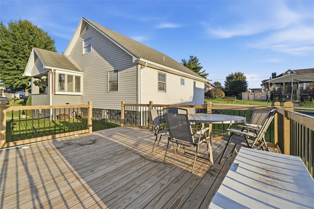 1115 Brown St, Rostraver Twp, PA 15012 Deck