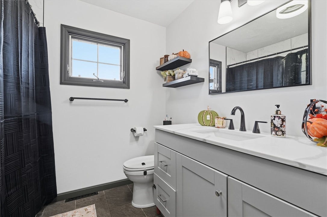 1115 Brown St, Rostraver Twp, PA 15012 1115 Brown St, Rostraver Twp, PA 15012