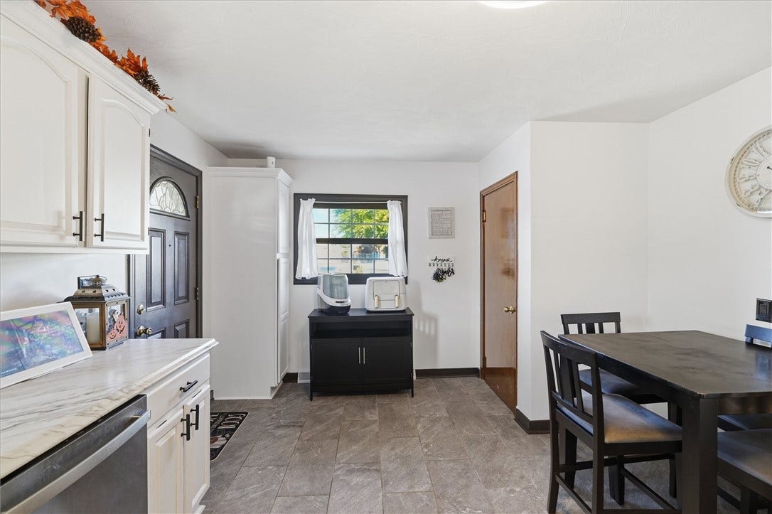 1115 Brown St, Rostraver Twp, PA 15012 1115 Brown St, Rostraver Twp, PA 15012