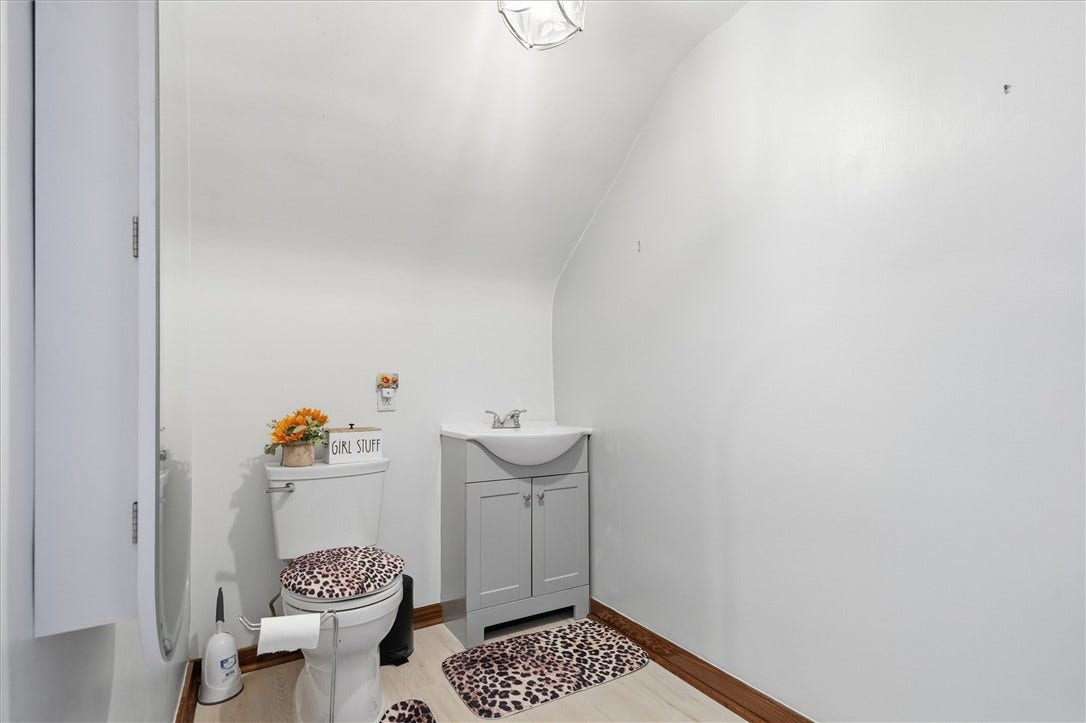 1115 Brown St, Rostraver Twp, PA 15012 1115 Brown St, Rostraver Twp, PA 15012