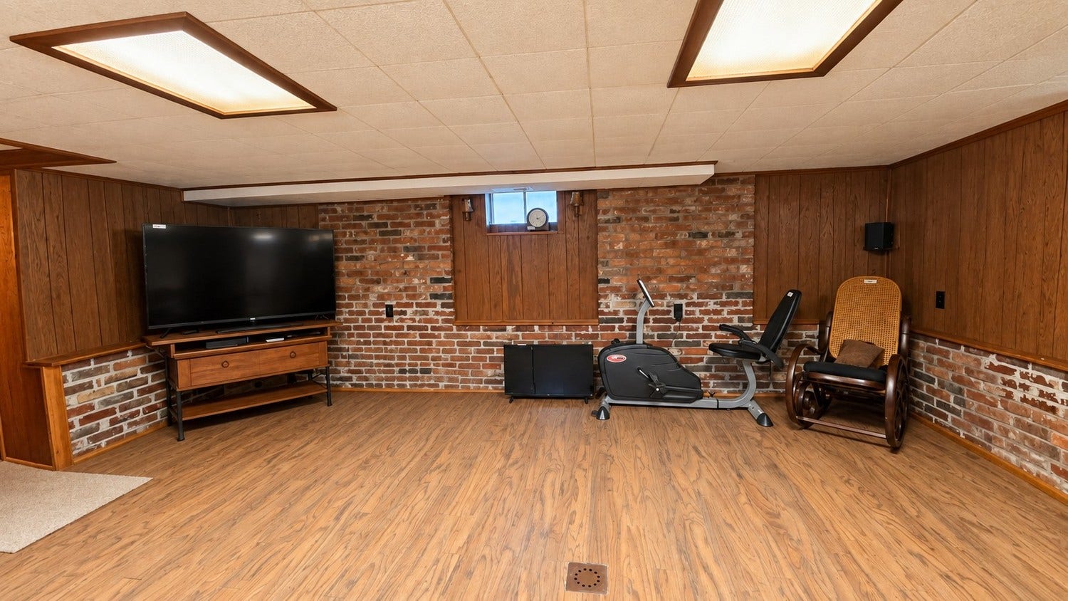 223 Elm Street, East Vandergrift, PA 15629 223 Elm Street, East Vandergrift, PA 15629