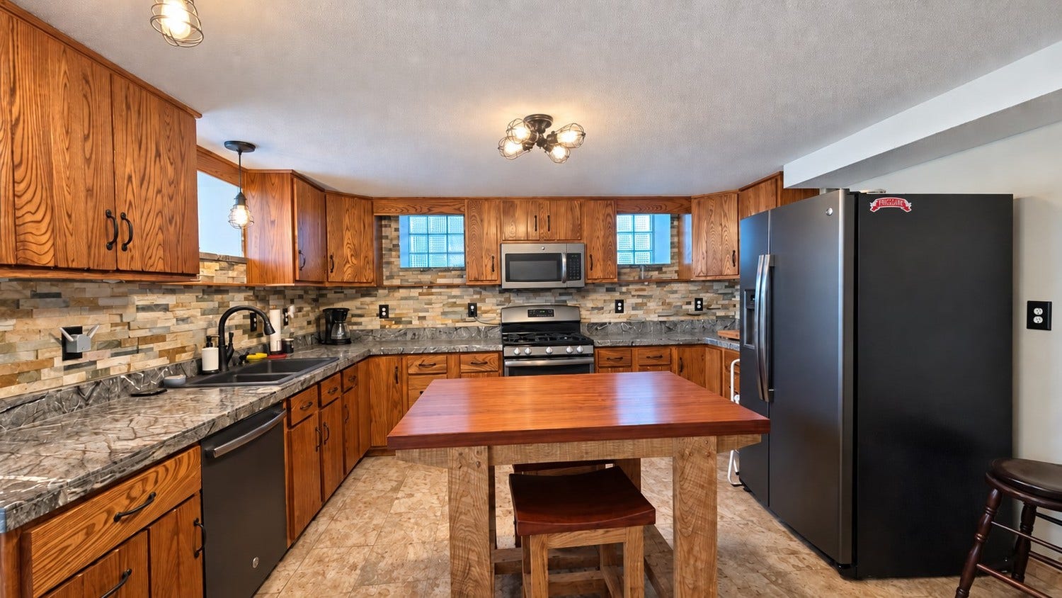 223 Elm Street, East Vandergrift, PA 15629 223 Elm Street, East Vandergrift, PA 15629