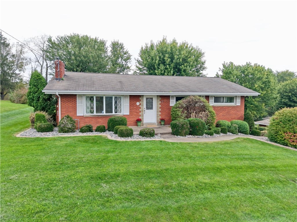 321 Comanche Dr, Belle Vernon, PA 15012 321 Comanche Dr, Belle Vernon, PA 15012