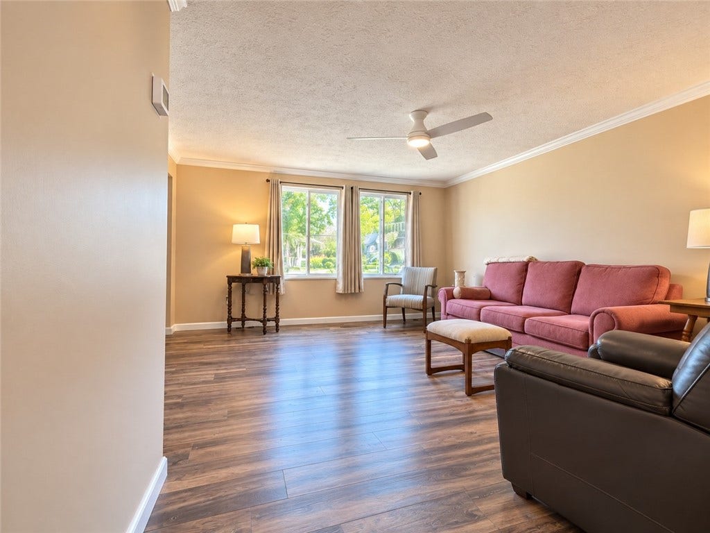 4423 Laurel Oak Dr, Allison Park, PA 15101