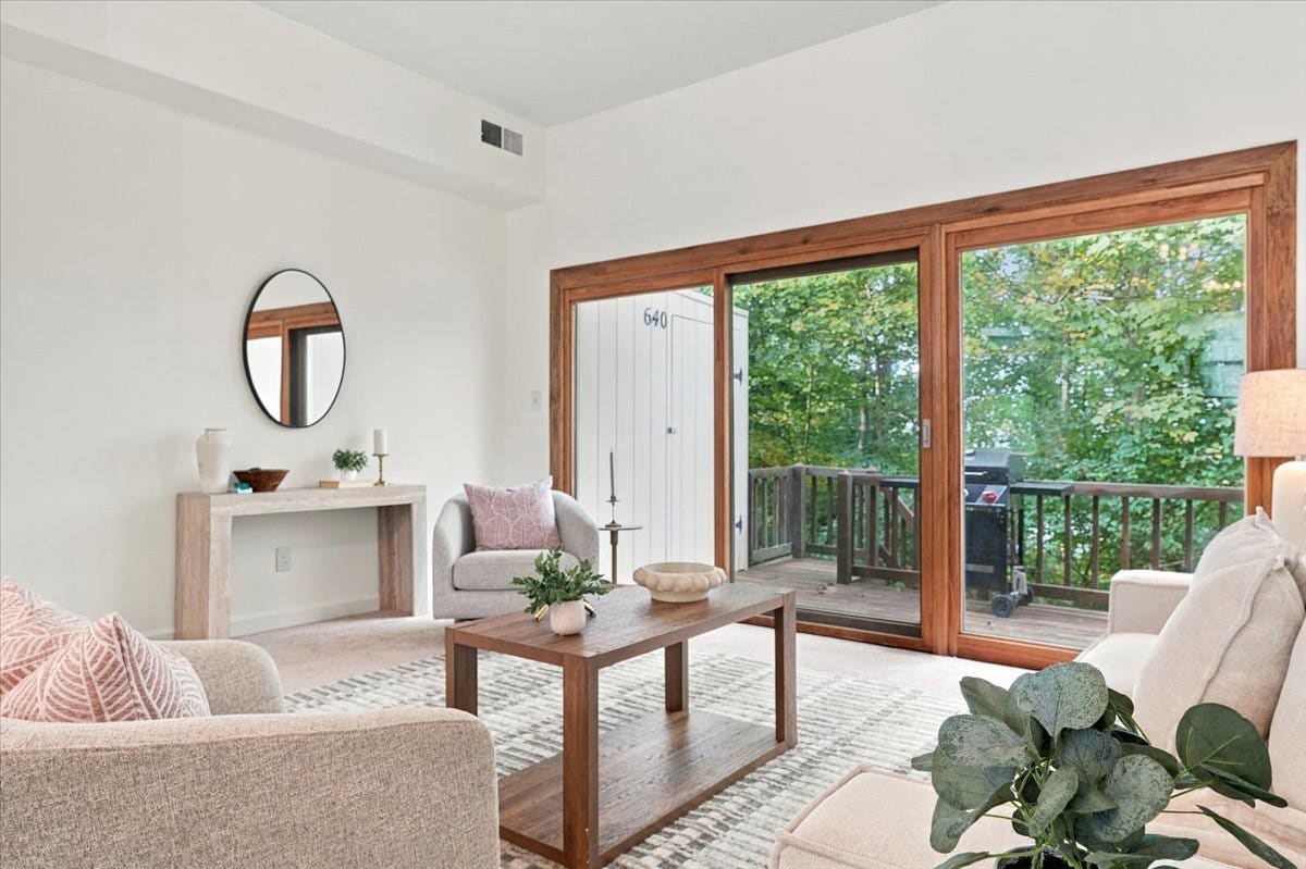 640 Carriage Circle, Pittsburgh, PA 15205