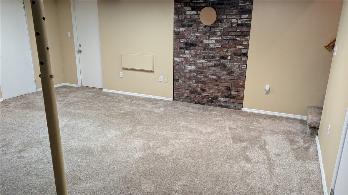 613 Chessbriar Dr, Bethel Park, PA 15102