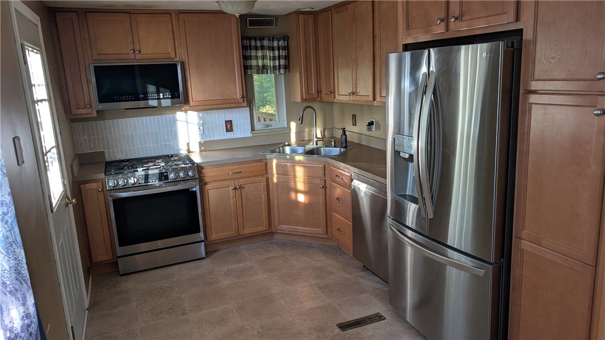 613 Chessbriar Dr, Bethel Park, PA 15102