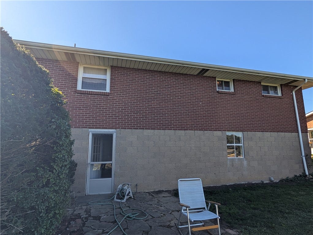 427 Belrose Dr, Belle Vernon, PA 15012 427 Belrose Dr, Belle Vernon, PA 15012