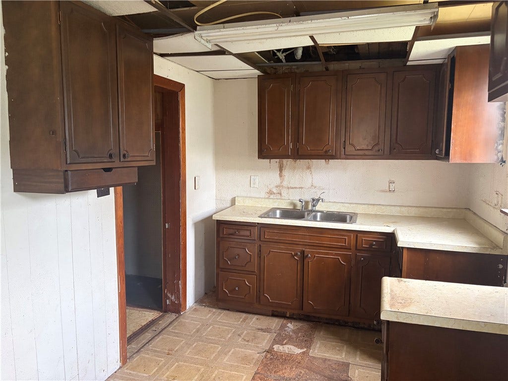 170 West Burrell Street, Blairsville, PA 15717 170 West Burrell Street, Blairsville, PA 15717