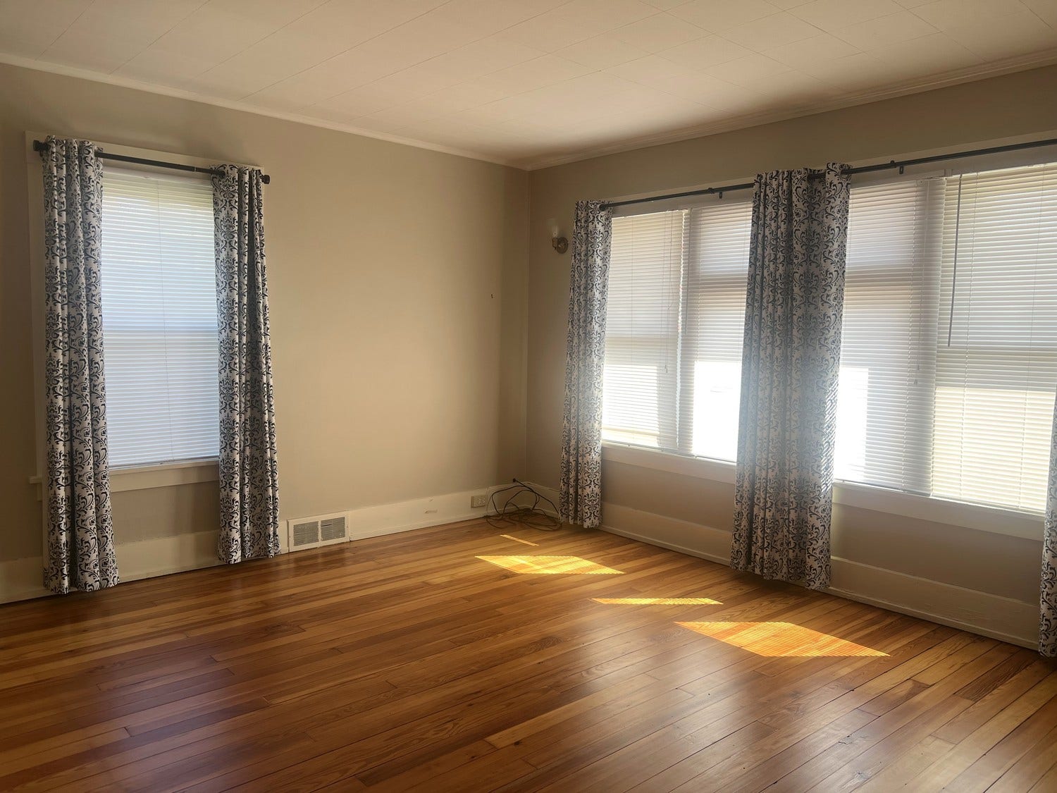 317 EAST Street, New Castle, PA 16101 317 EAST Street, New Castle, PA 16101