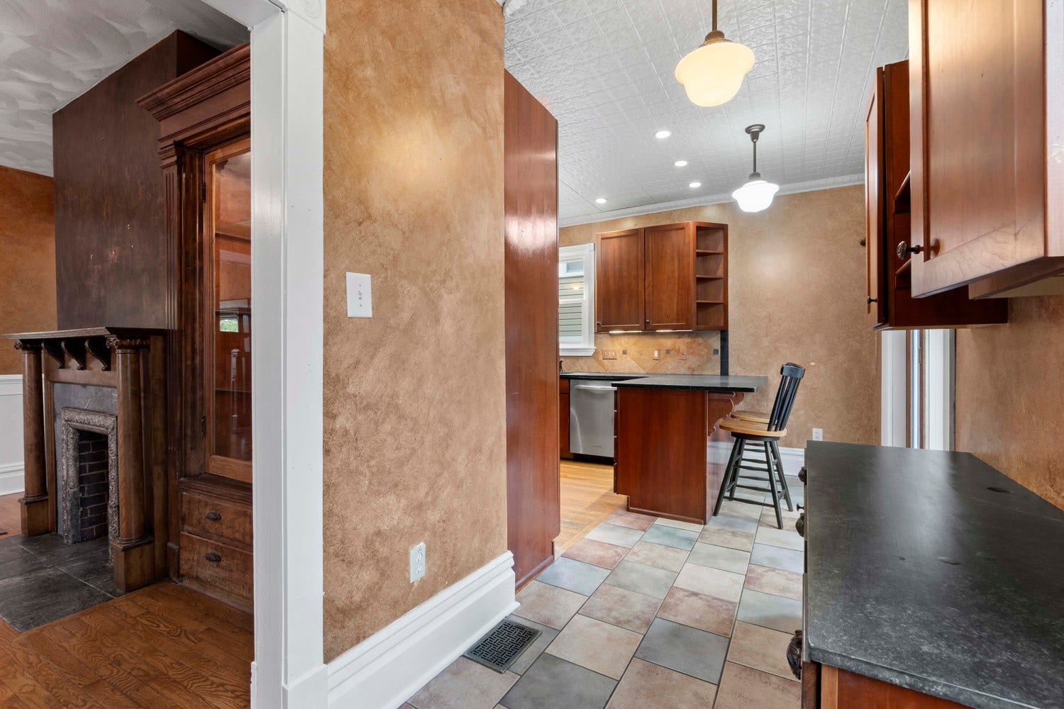 361 Library Place, Oakmont, PA 15139