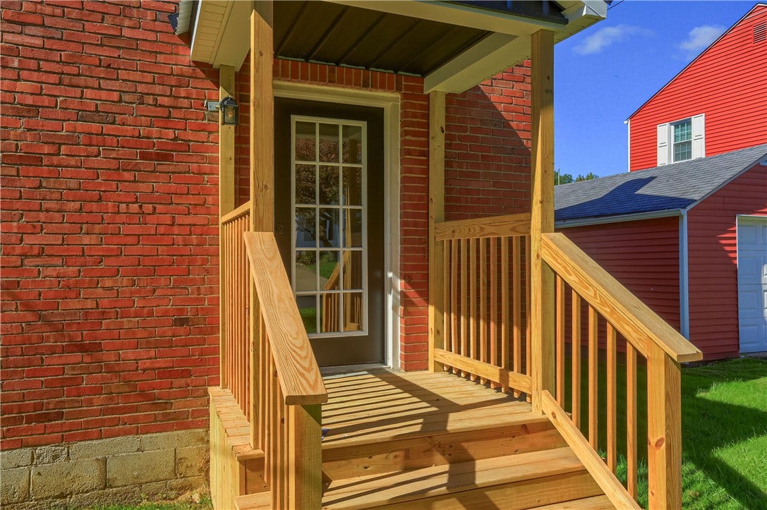 732 Pershing St, Ellwood City, PA 16117