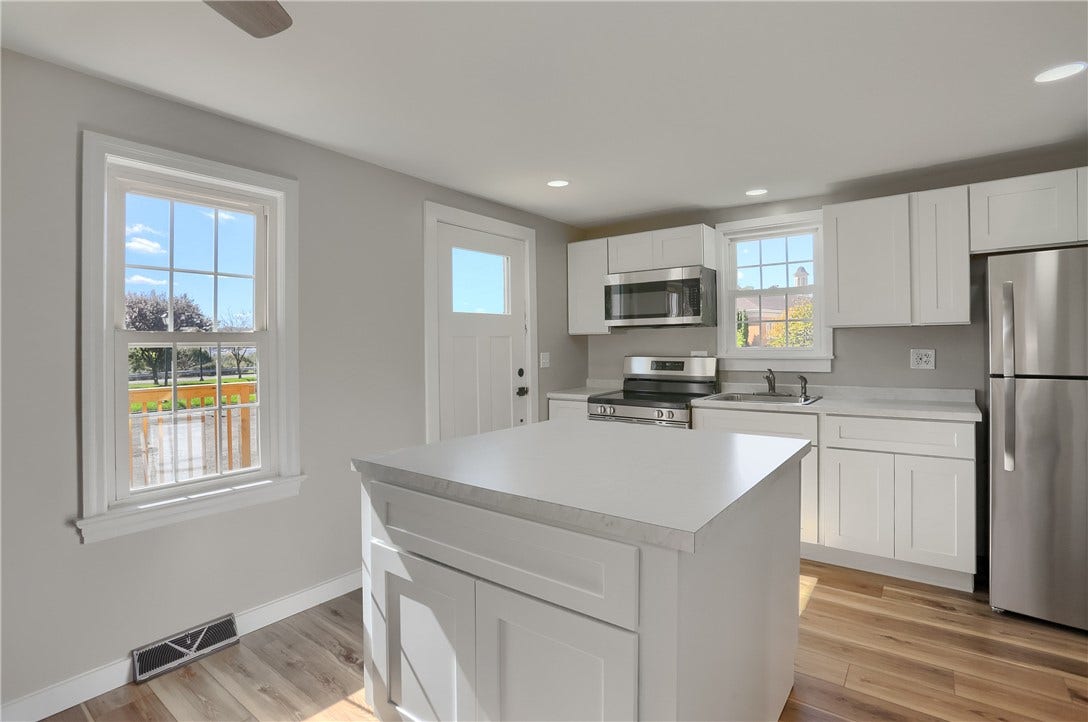 732 Pershing St, Ellwood City, PA 16117